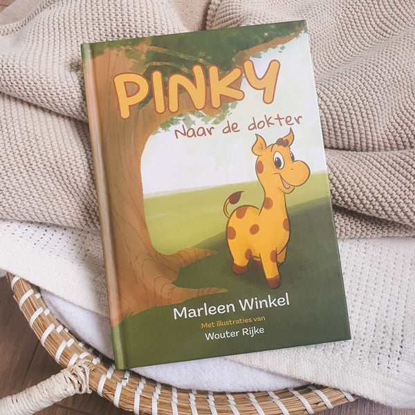 Pinky naar de dokter, voorleesboek over Pinky de giraffe, geschreven door Marleen Winkel. Kaft voorkant